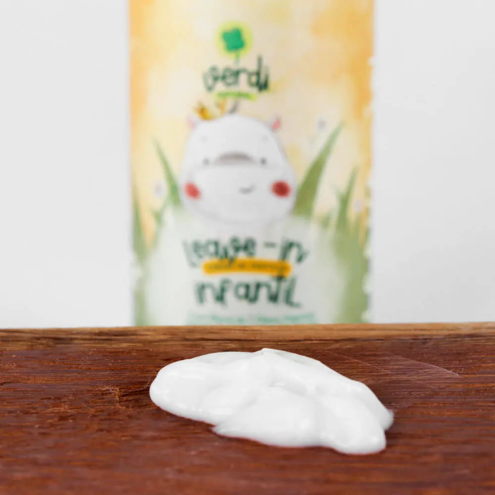 Leave In Creme de Pentear Infantil 100% Natural com blend de 7 Óleos essenciais e Extrato de Aloe Vera e Camomila + Pantenol